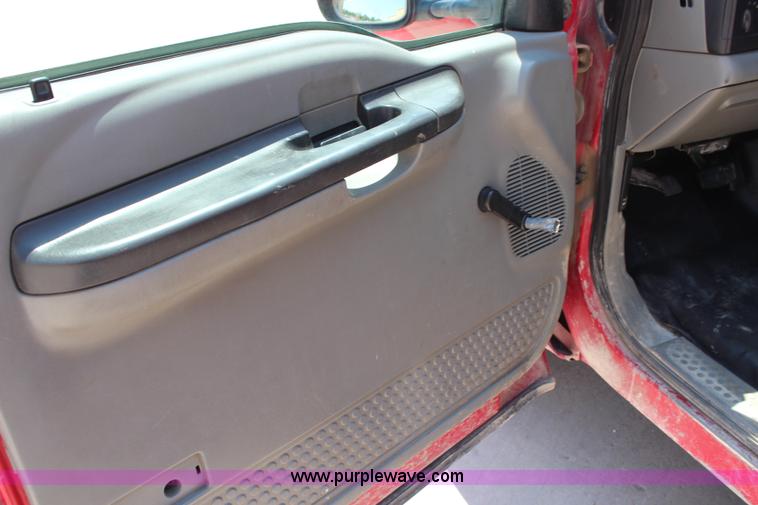 image for item G5471 2006 Ford F350 XL Super Duty Crew Cab flatbed pickup truck