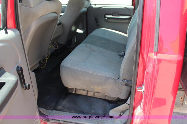 image for item G5471 2006 Ford F350 XL Super Duty Crew Cab flatbed pickup truck