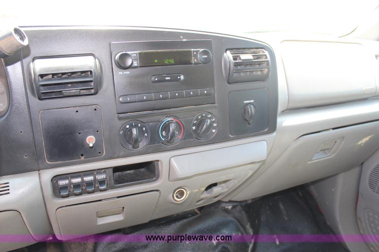 image for item G5471 2006 Ford F350 XL Super Duty Crew Cab flatbed pickup truck