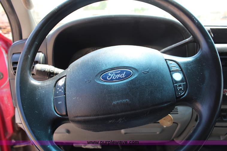 image for item G5471 2006 Ford F350 XL Super Duty Crew Cab flatbed pickup truck