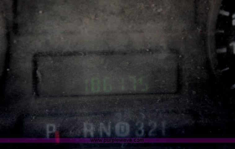 image for item G5471 2006 Ford F350 XL Super Duty Crew Cab flatbed pickup truck