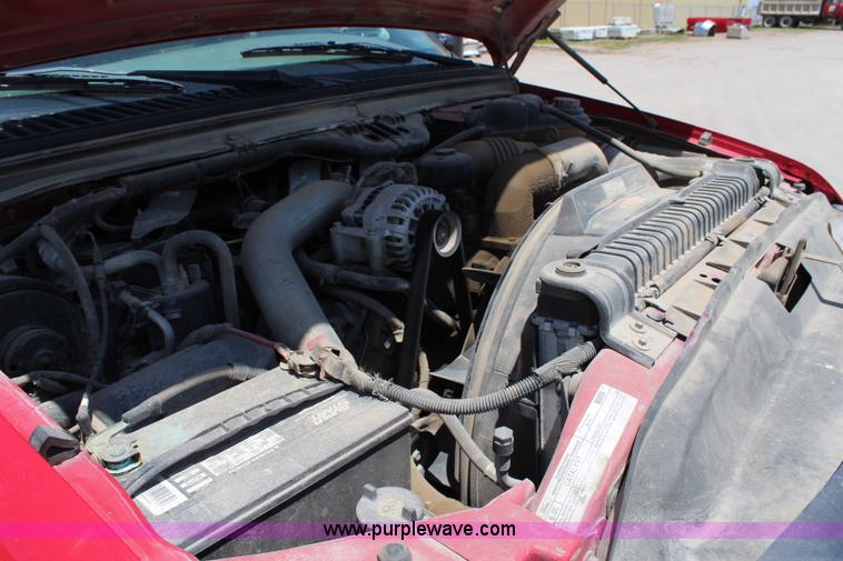 image for item G5471 2006 Ford F350 XL Super Duty Crew Cab flatbed pickup truck