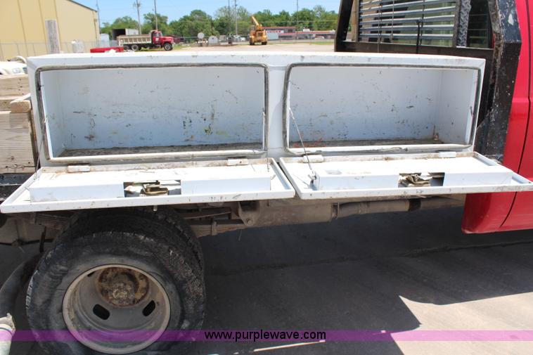 image for item G5471 2006 Ford F350 XL Super Duty Crew Cab flatbed pickup truck