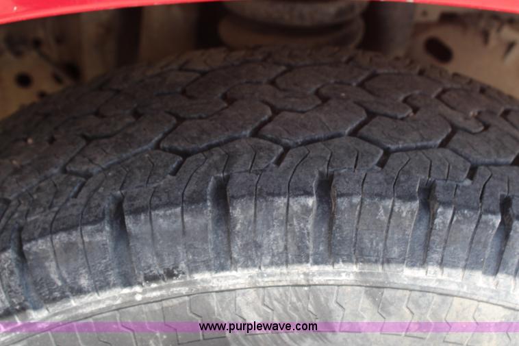 image for item G5471 2006 Ford F350 XL Super Duty Crew Cab flatbed pickup truck