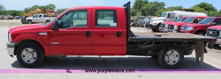image for item G5496 2005 Ford F350 XL Super Duty Crew Cab flatbed pickup truck