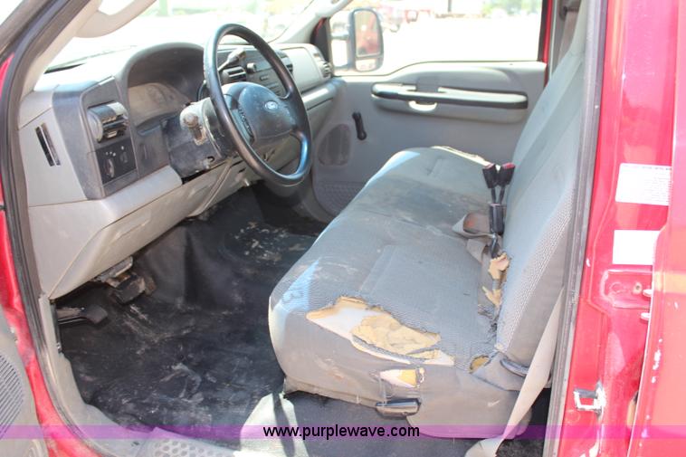 image for item G5496 2005 Ford F350 XL Super Duty Crew Cab flatbed pickup truck