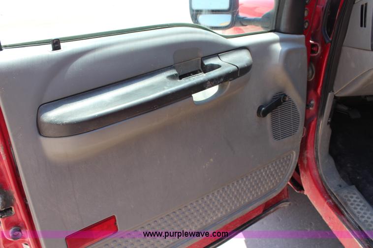 image for item G5496 2005 Ford F350 XL Super Duty Crew Cab flatbed pickup truck