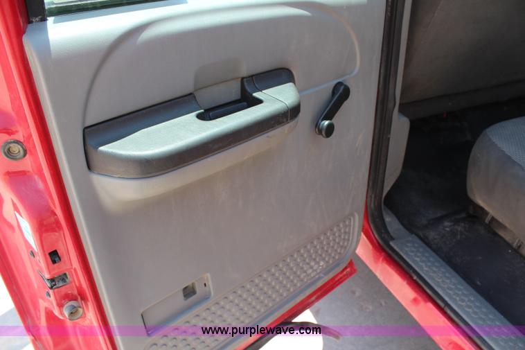 image for item G5496 2005 Ford F350 XL Super Duty Crew Cab flatbed pickup truck