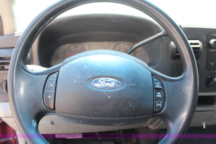 image for item G5496 2005 Ford F350 XL Super Duty Crew Cab flatbed pickup truck