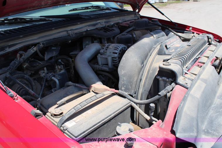 image for item G5496 2005 Ford F350 XL Super Duty Crew Cab flatbed pickup truck