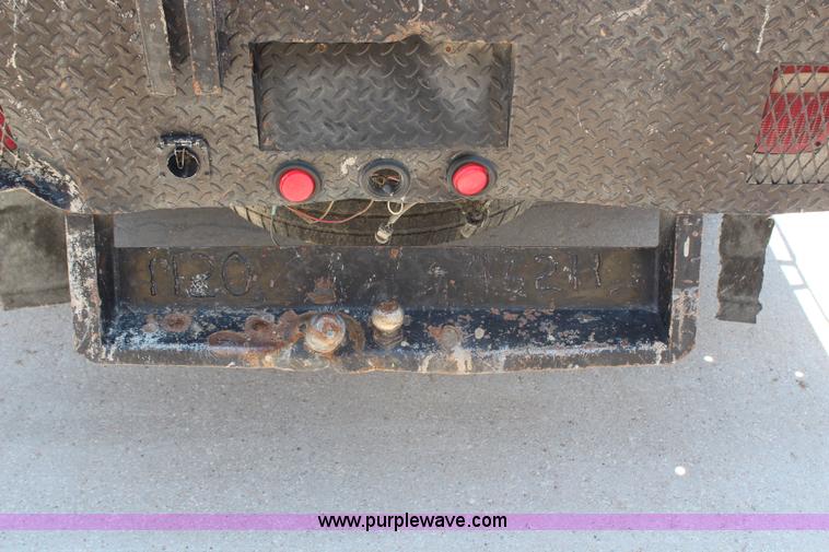 image for item G5496 2005 Ford F350 XL Super Duty Crew Cab flatbed pickup truck