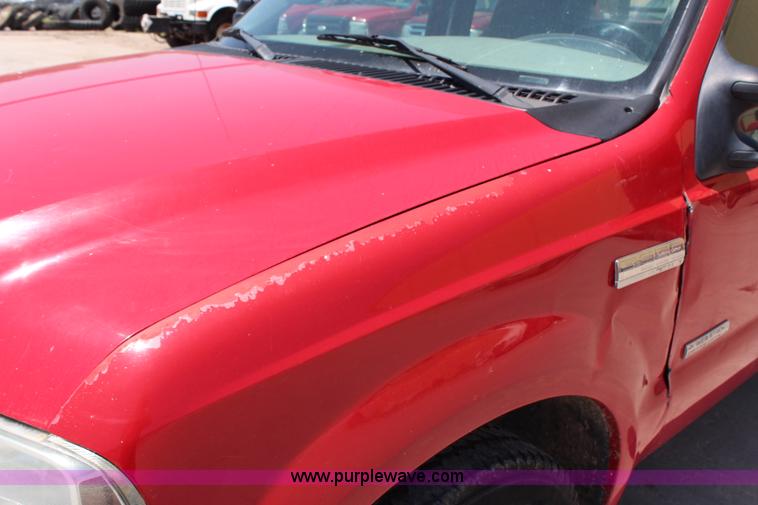 image for item G5496 2005 Ford F350 XL Super Duty Crew Cab flatbed pickup truck