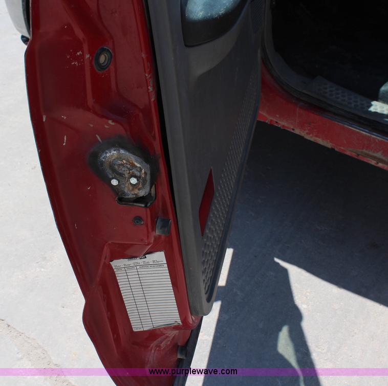 image for item G5496 2005 Ford F350 XL Super Duty Crew Cab flatbed pickup truck