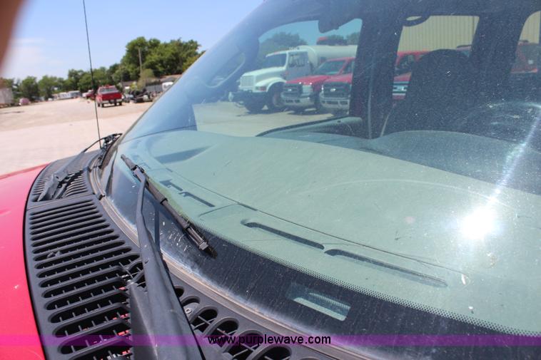 image for item G5496 2005 Ford F350 XL Super Duty Crew Cab flatbed pickup truck