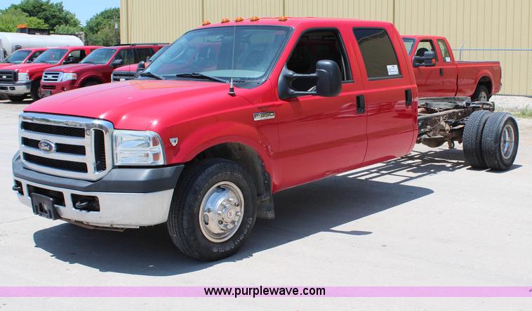 image for item G5498 2007 Ford F350 XL Super Duty Crew Cab truck cab and chassis