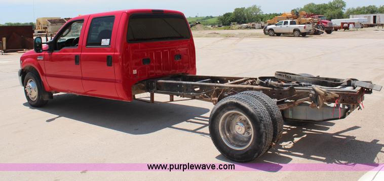 image for item G5498 2007 Ford F350 XL Super Duty Crew Cab truck cab and chassis