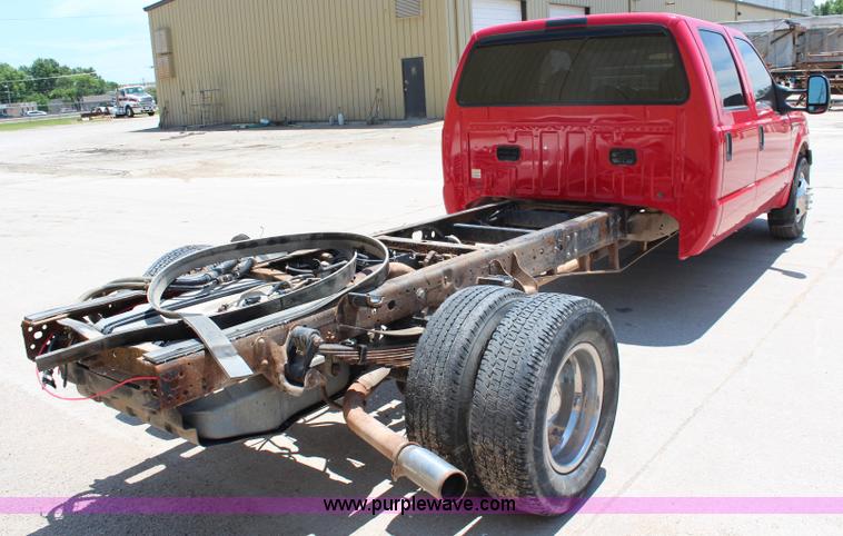 image for item G5498 2007 Ford F350 XL Super Duty Crew Cab truck cab and chassis