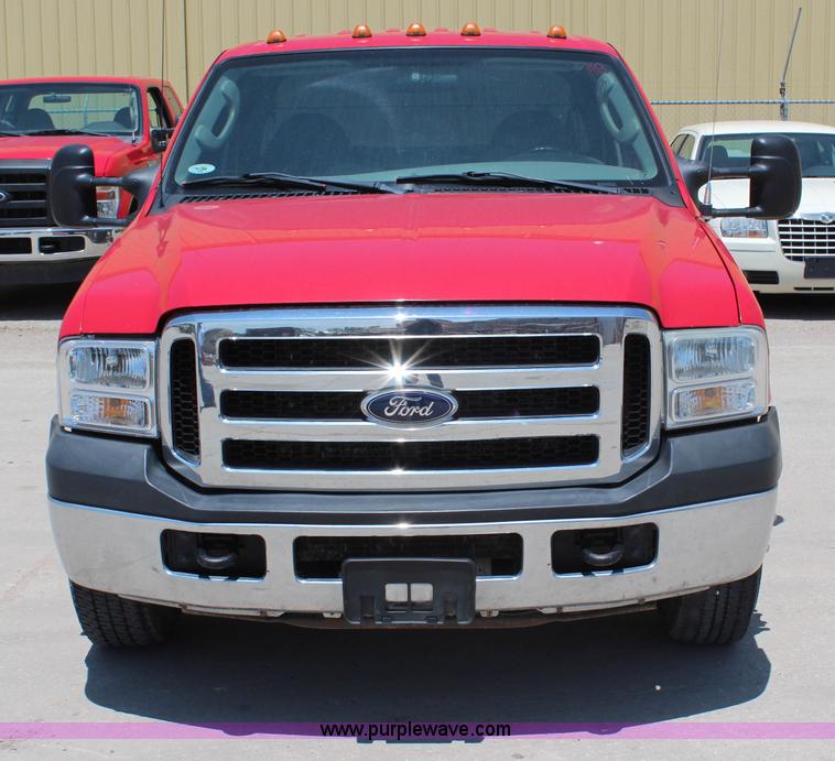 image for item G5498 2007 Ford F350 XL Super Duty Crew Cab truck cab and chassis