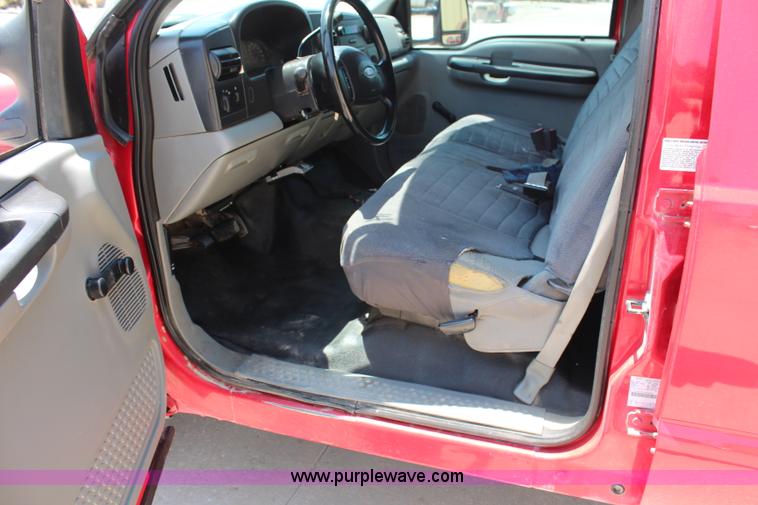 image for item G5498 2007 Ford F350 XL Super Duty Crew Cab truck cab and chassis