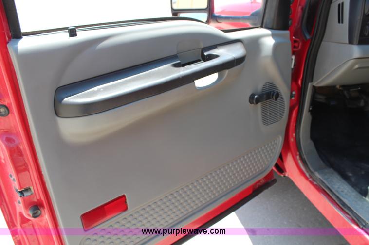 image for item G5498 2007 Ford F350 XL Super Duty Crew Cab truck cab and chassis