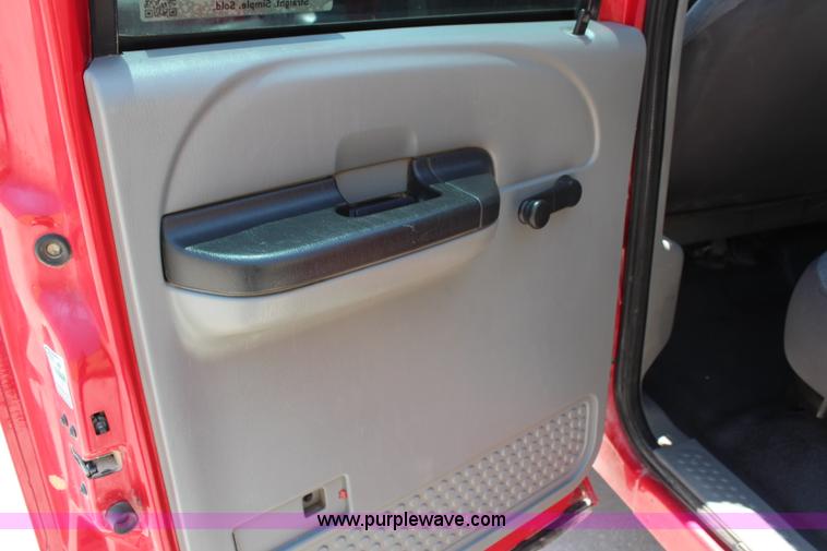 image for item G5498 2007 Ford F350 XL Super Duty Crew Cab truck cab and chassis