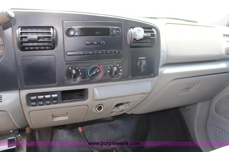 image for item G5498 2007 Ford F350 XL Super Duty Crew Cab truck cab and chassis