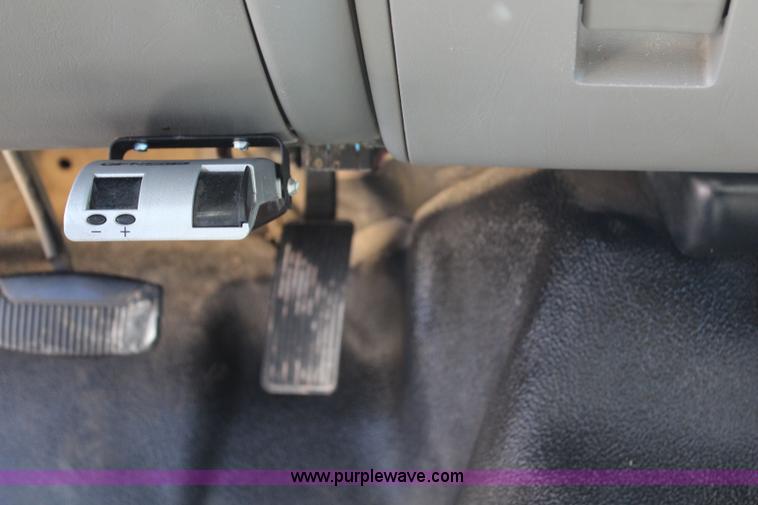 image for item G5498 2007 Ford F350 XL Super Duty Crew Cab truck cab and chassis