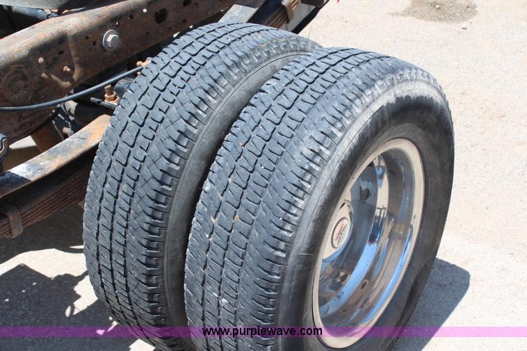 image for item G5498 2007 Ford F350 XL Super Duty Crew Cab truck cab and chassis