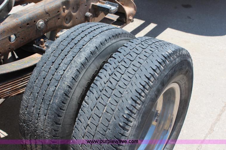 image for item G5498 2007 Ford F350 XL Super Duty Crew Cab truck cab and chassis