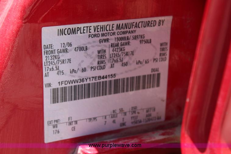 image for item G5498 2007 Ford F350 XL Super Duty Crew Cab truck cab and chassis