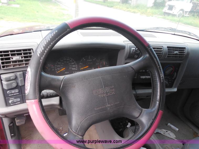 image for item H3118 1995 GMC Jimmy SL SUV