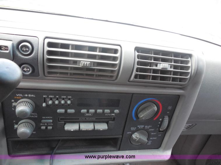 image for item H3118 1995 GMC Jimmy SL SUV