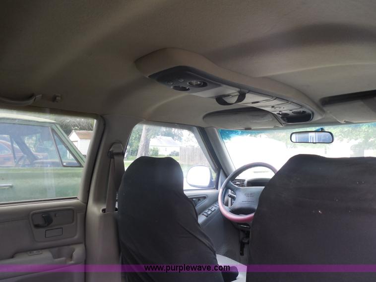 image for item H3118 1995 GMC Jimmy SL SUV