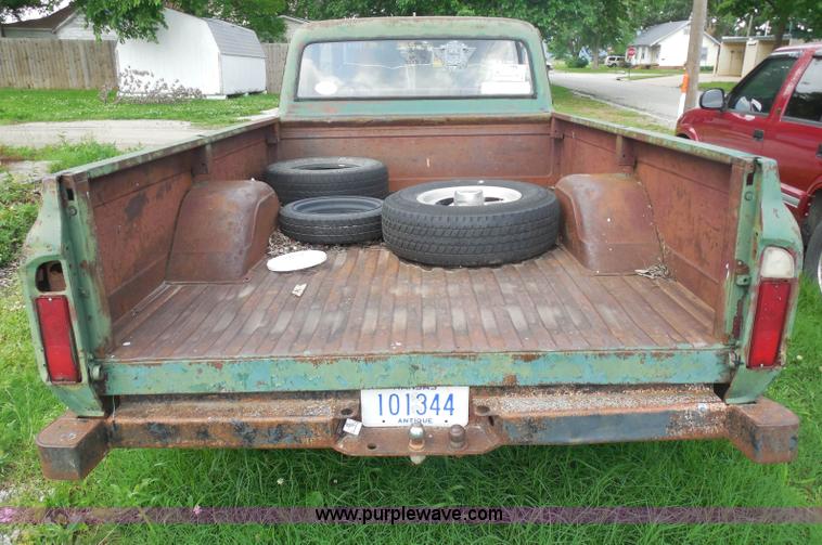 image for item H3119 1969 GMC pickup truck