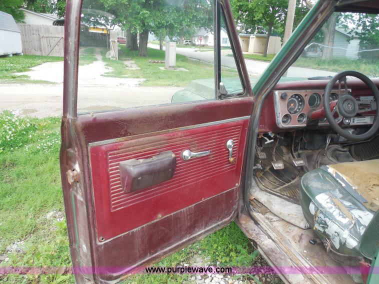 image for item H3119 1969 GMC pickup truck