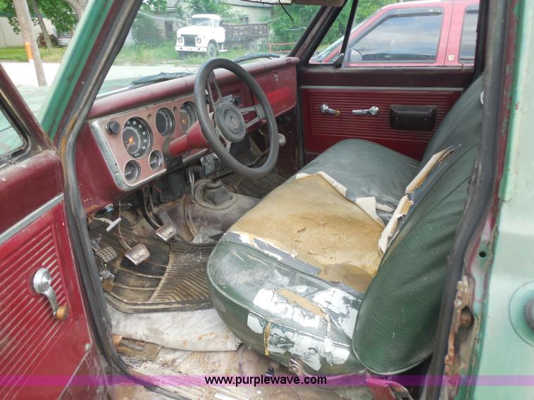 image for item H3119 1969 GMC pickup truck