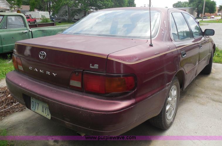 image for item H3120 1996 Toyota Camry LE