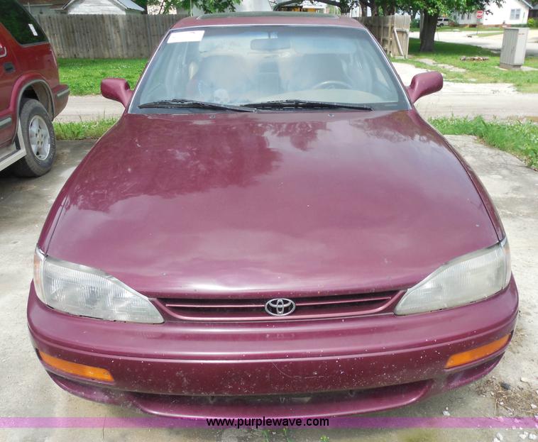 image for item H3120 1996 Toyota Camry LE