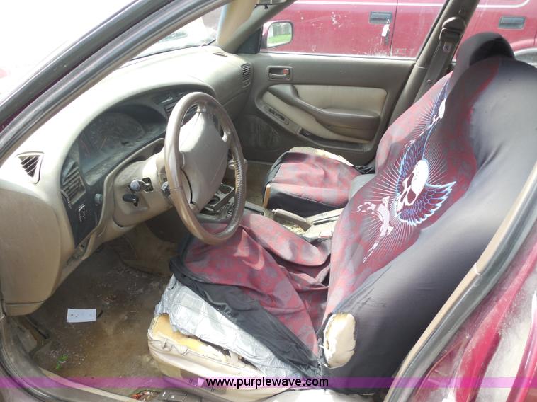 image for item H3120 1996 Toyota Camry LE