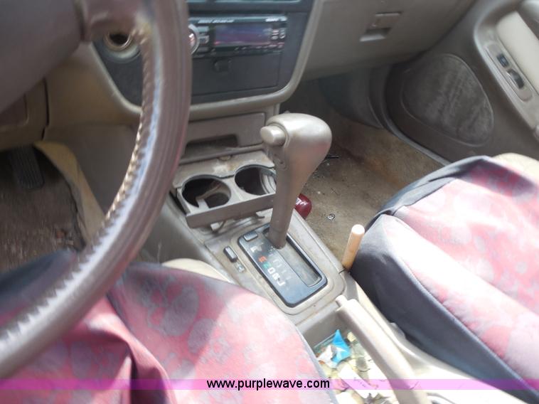 image for item H3120 1996 Toyota Camry LE
