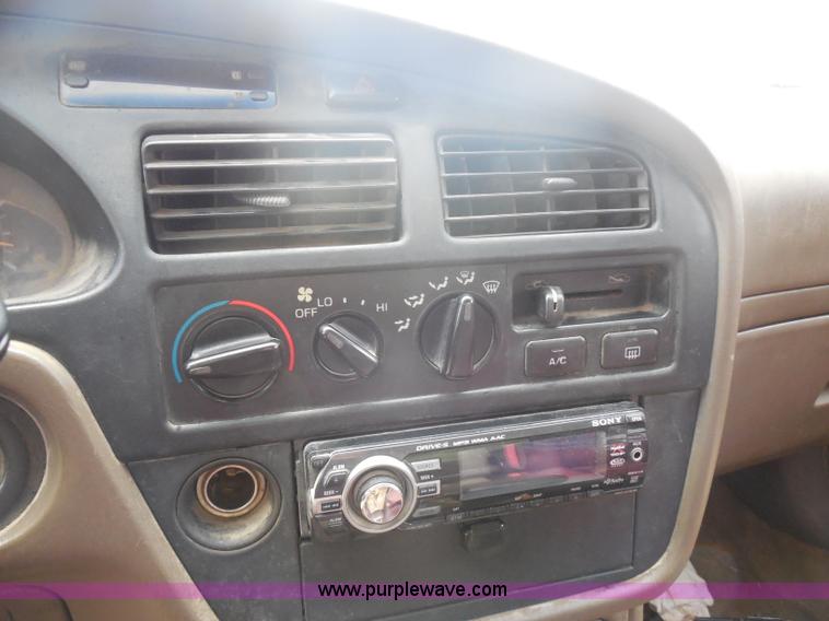 image for item H3120 1996 Toyota Camry LE