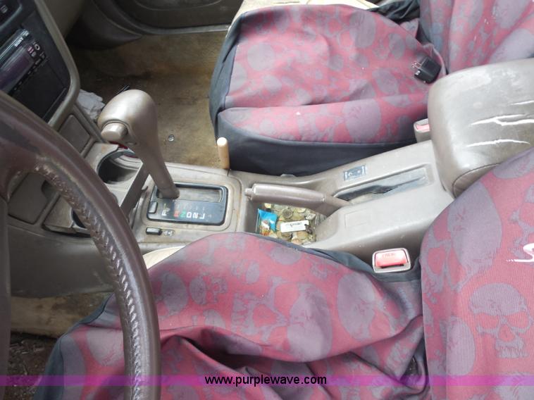 image for item H3120 1996 Toyota Camry LE