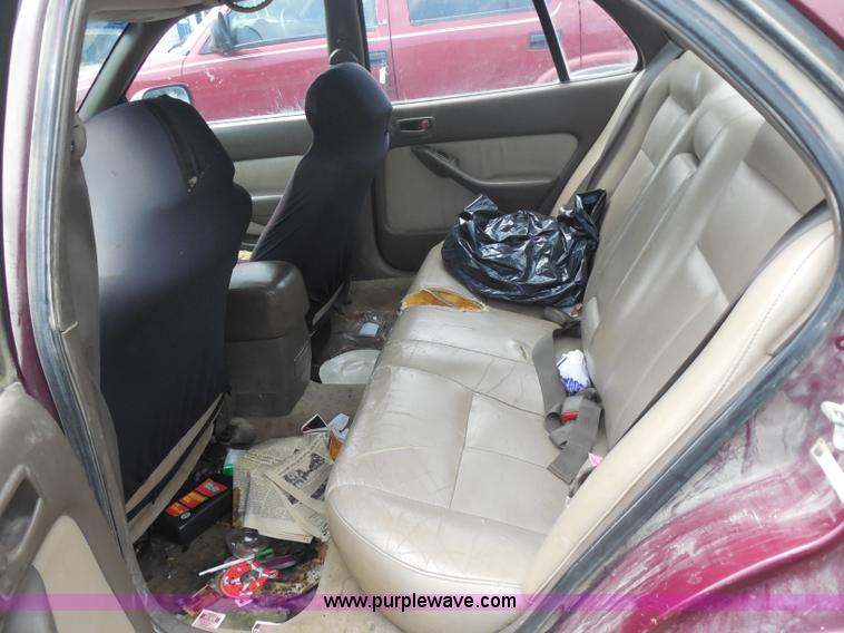 image for item H3120 1996 Toyota Camry LE