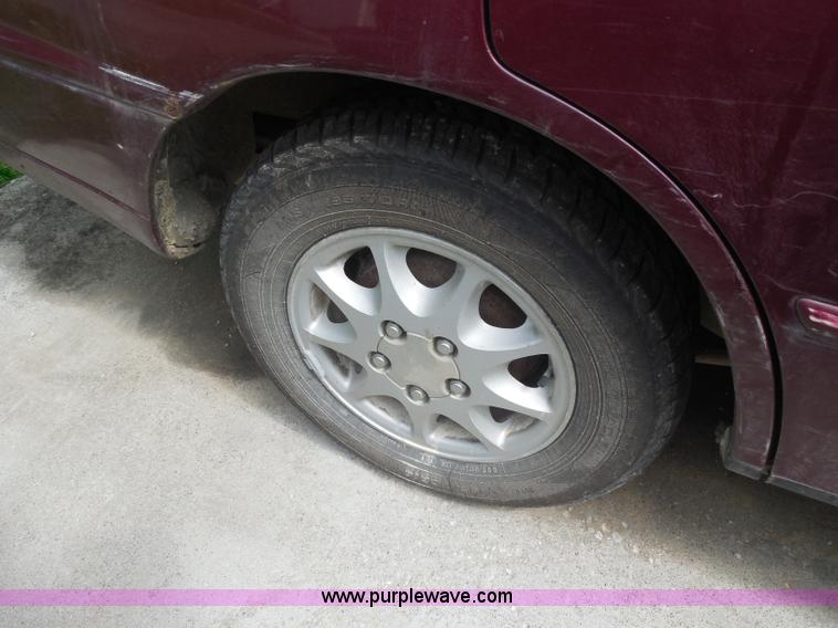 image for item H3120 1996 Toyota Camry LE