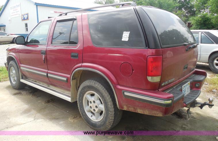 image for item H3121 1998 Chevrolet Blazer LS SUV
