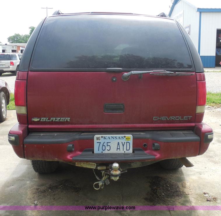 image for item H3121 1998 Chevrolet Blazer LS SUV