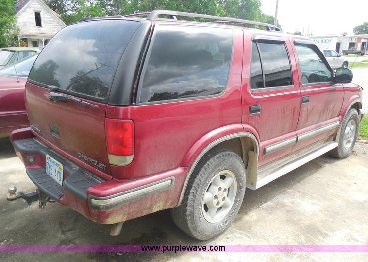 image for item H3121 1998 Chevrolet Blazer LS SUV