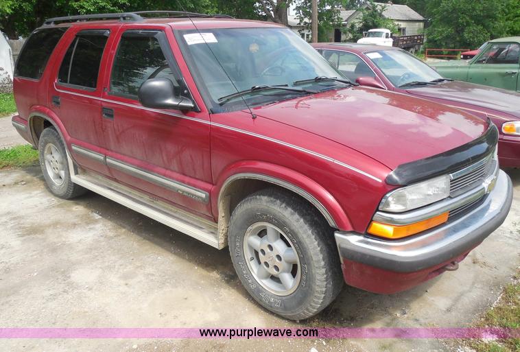 image for item H3121 1998 Chevrolet Blazer LS SUV