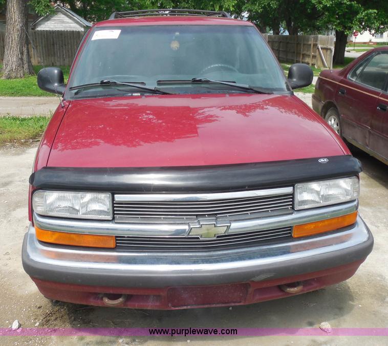 image for item H3121 1998 Chevrolet Blazer LS SUV