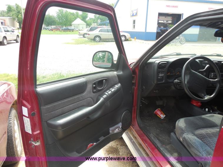 image for item H3121 1998 Chevrolet Blazer LS SUV